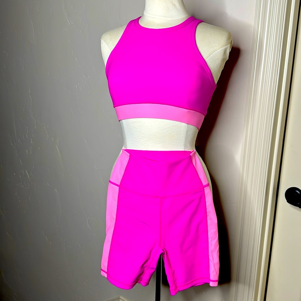 NWOT Wilo The Brand Workout Set Pink Colorblock  in Medium